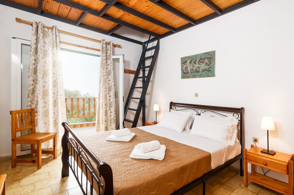 

Bari - Sitia - Romanza Villas