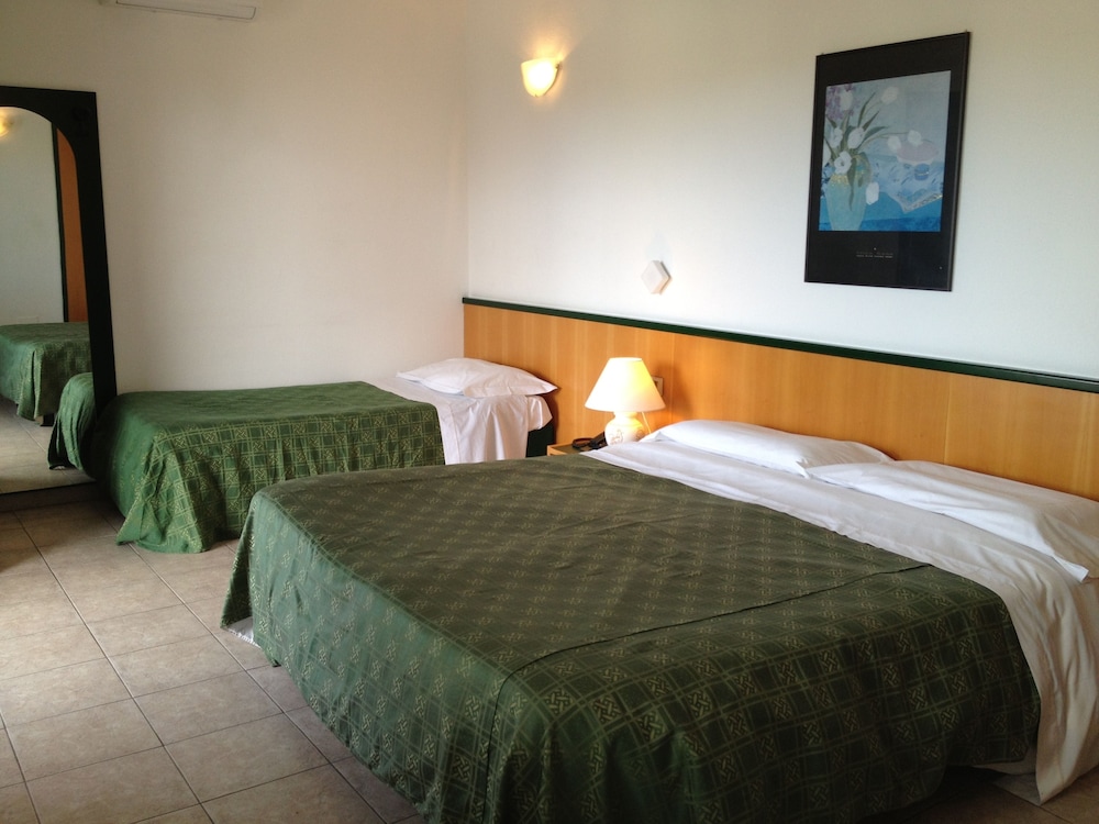 

Pisa - Olbia - Hotel Ambrosio La Corte