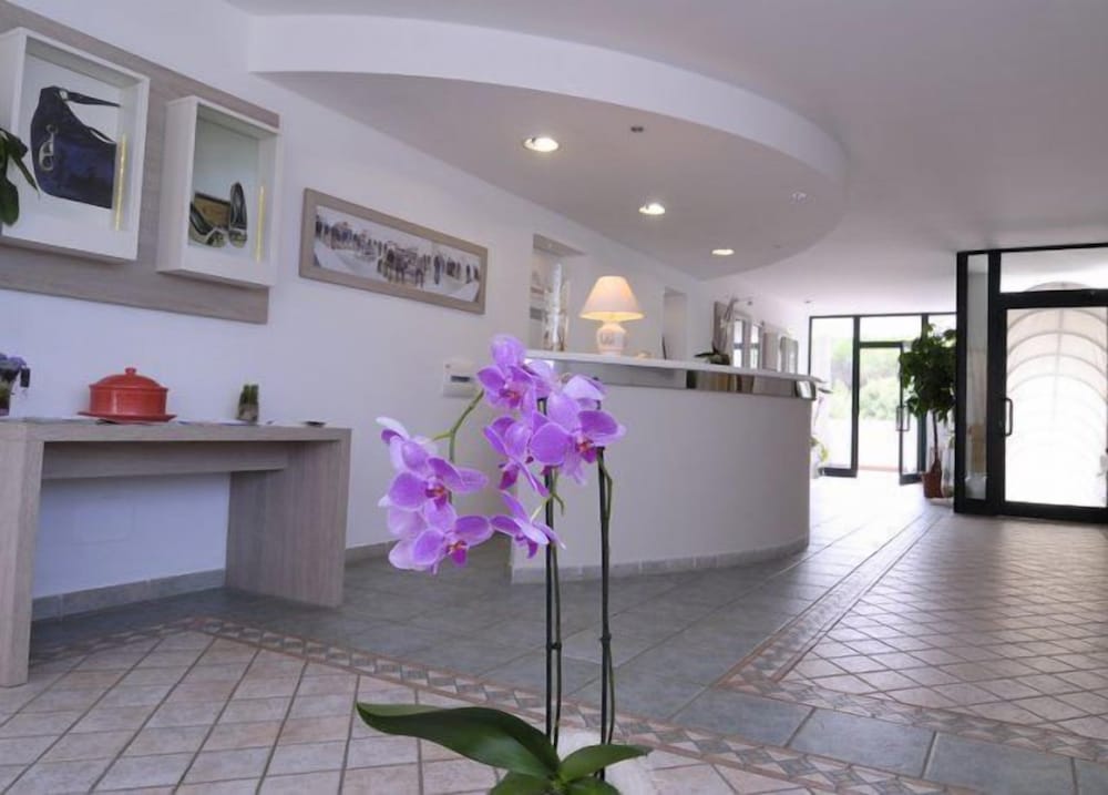 

Venezia - Olbia - Hotel Ambrosio La Corte
