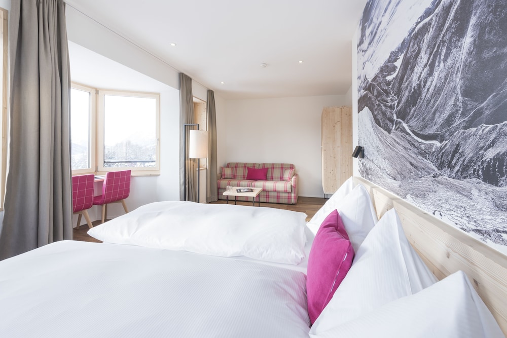 

Milano - Surlej - Berghotel Randolins