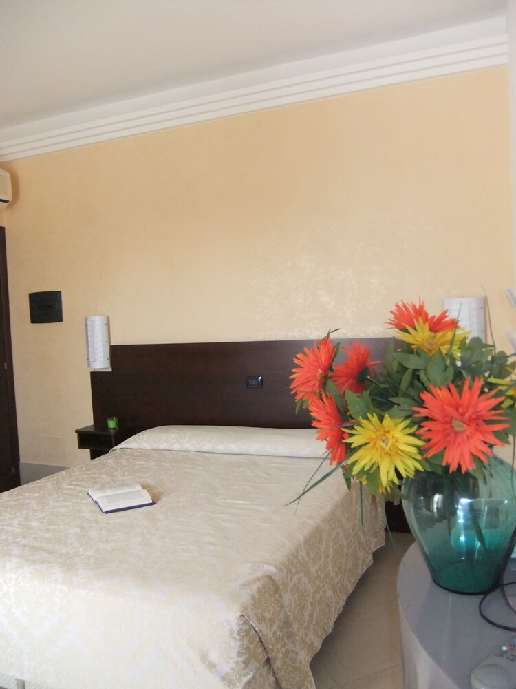 

Milano - Avola - Hotel Villa Ionia