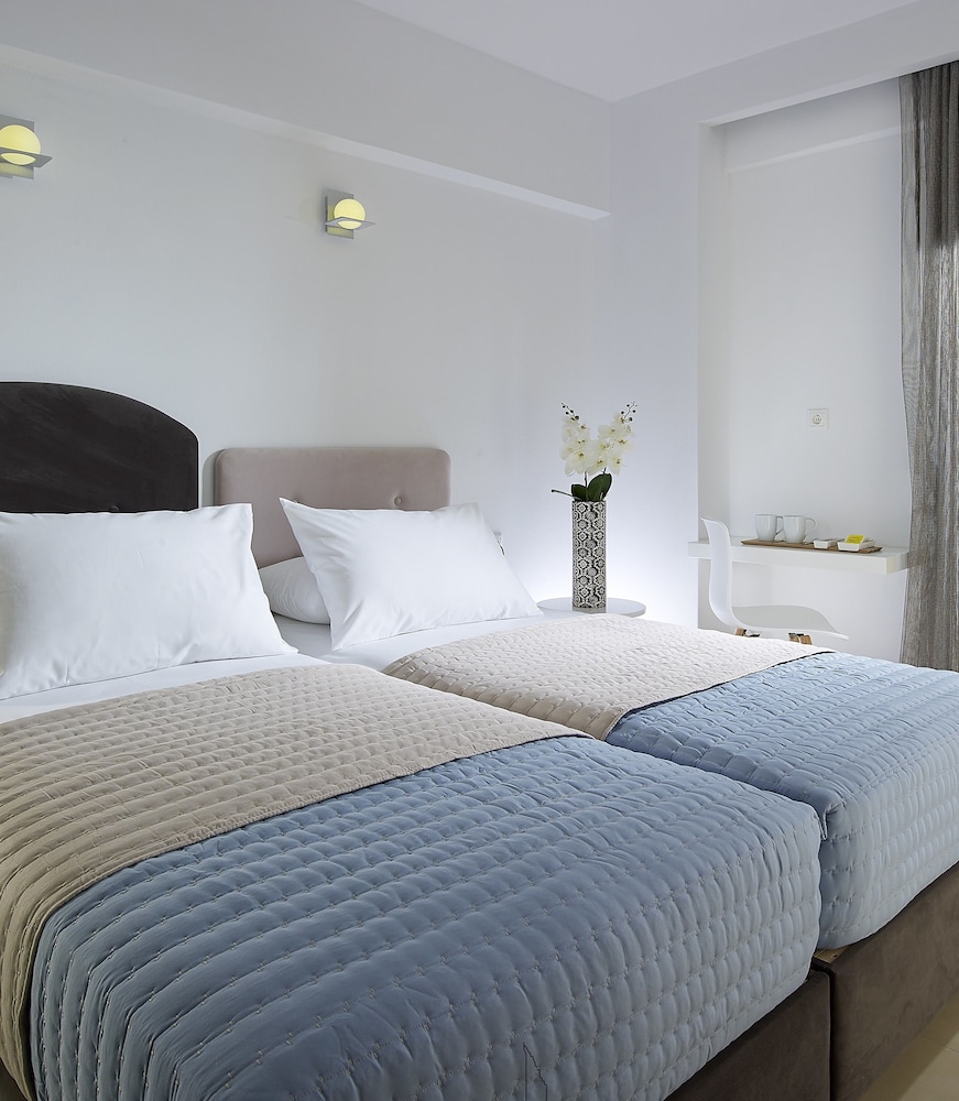 

Bari - Koutsounára - Coral Hotel