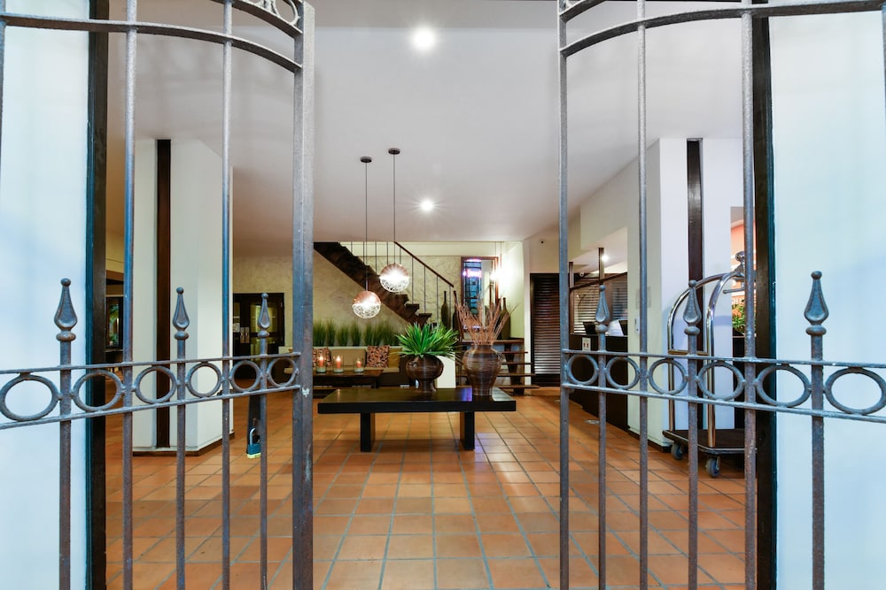 

Bologna - Oranjestad - Talk of the Town Hotel and Beach Club
