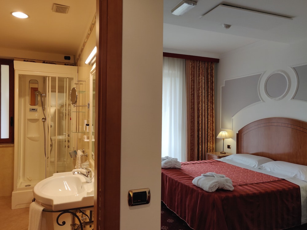 

Venezia - Roccella Jonica - Parco dei Principi Hotel