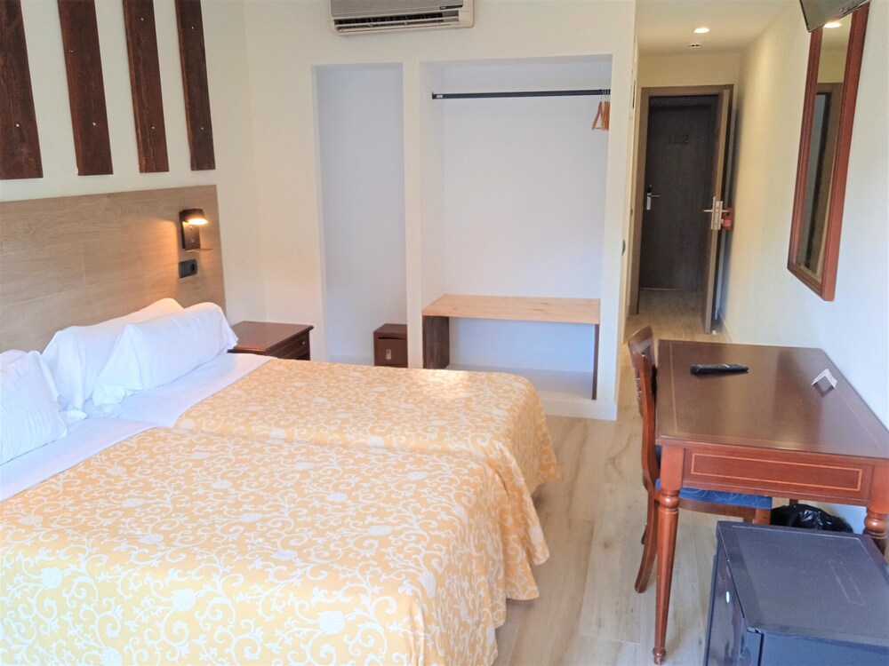 

Bologna - Castelldefels - Hotel 153