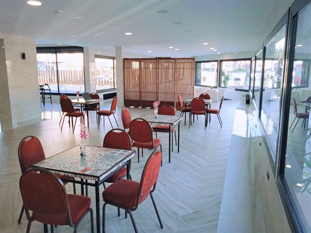 

Bologna - Castelldefels - Hotel 153