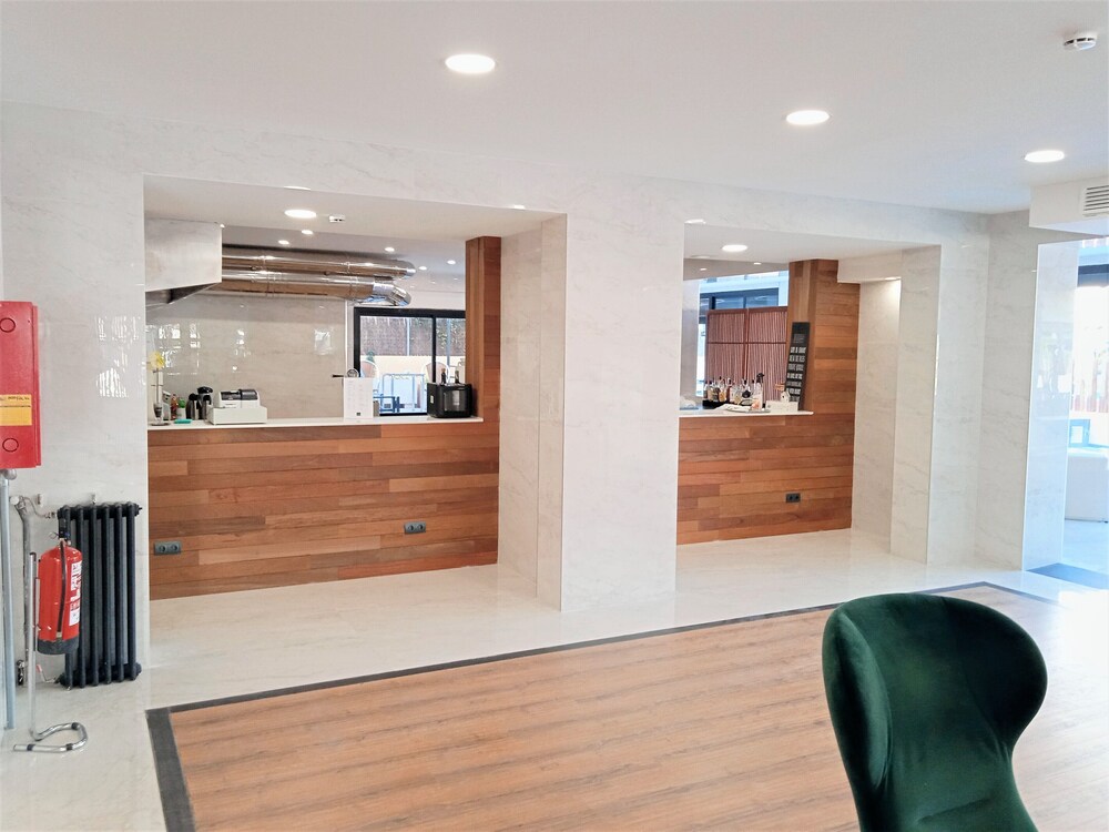

Bologna - Castelldefels - Hotel 153