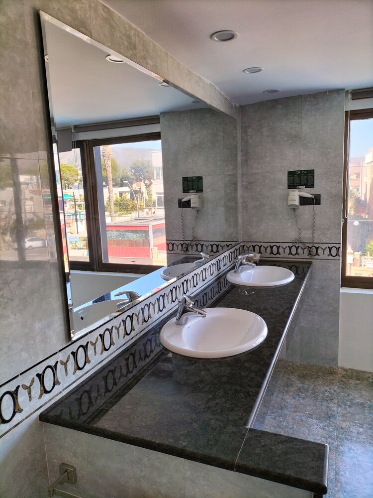 

Milano - Castelldefels - Hotel 153