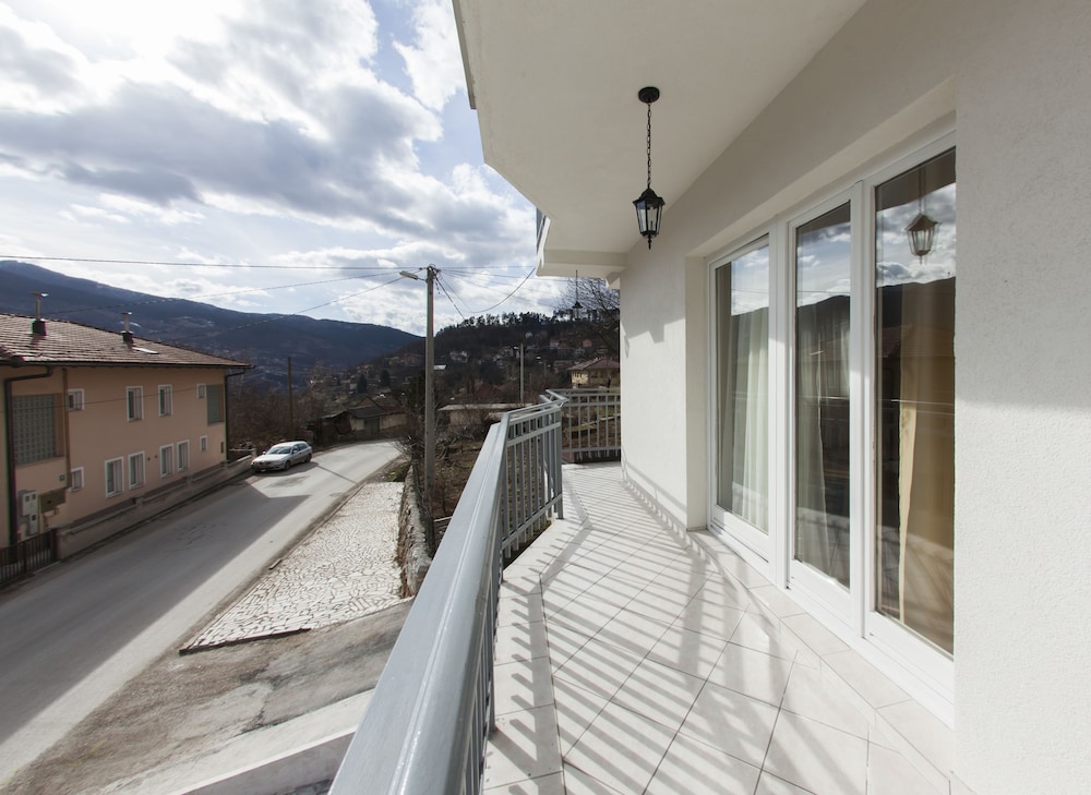 

Roma - Sarajevo - Apartments Hayat Hills