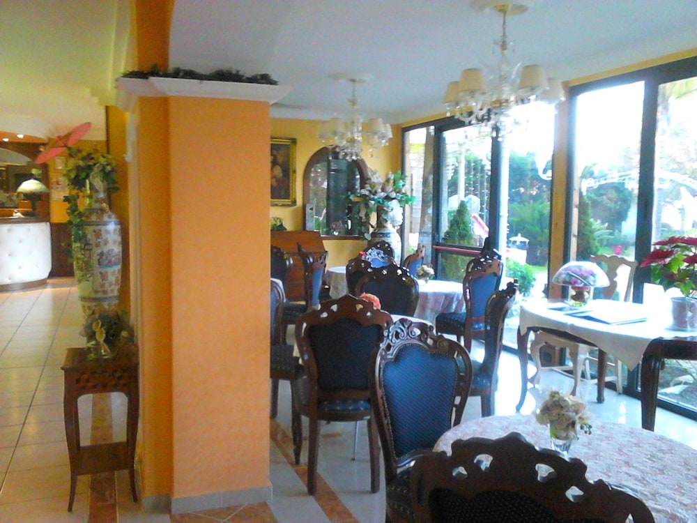 

Genova - Pozzuoli - Hotel Happy Days