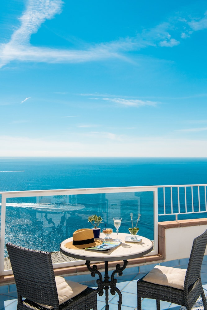 

Bari - Scala - Grand Hotel Tritone