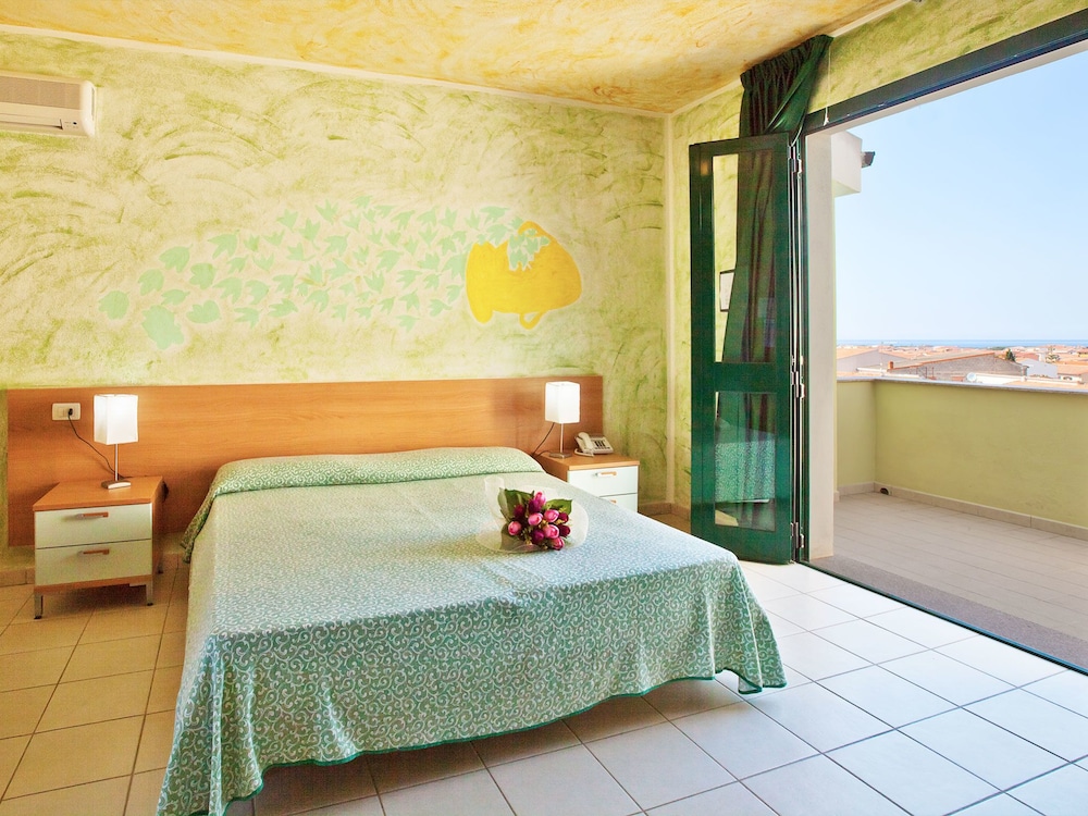 

Ancona - Castelsardo - Hotel Ariadimari