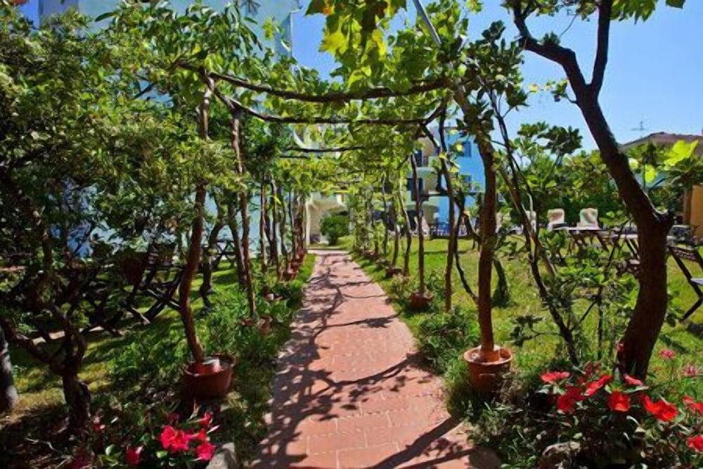 

Napoli - Castelsardo - Hotel Ariadimari