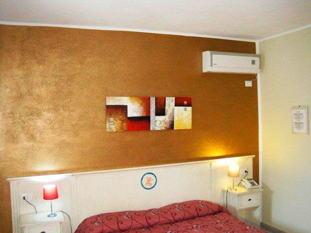 

Napoli - Castelsardo - Hotel Ariadimari