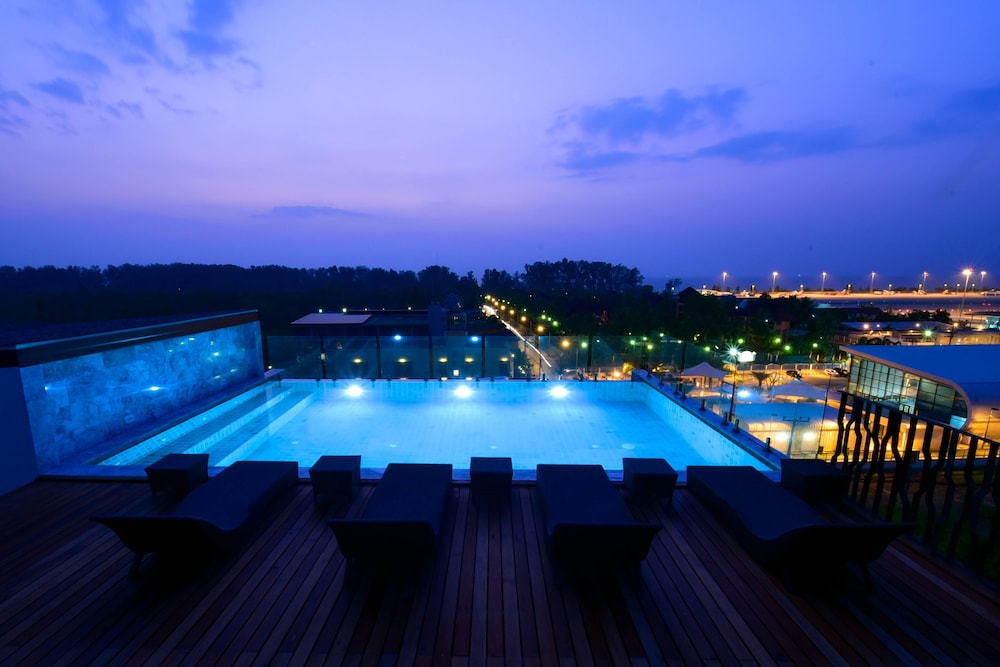 

Venezia - Thalang - The Sixteenth Naiyang Beach Hotel SHA Plus