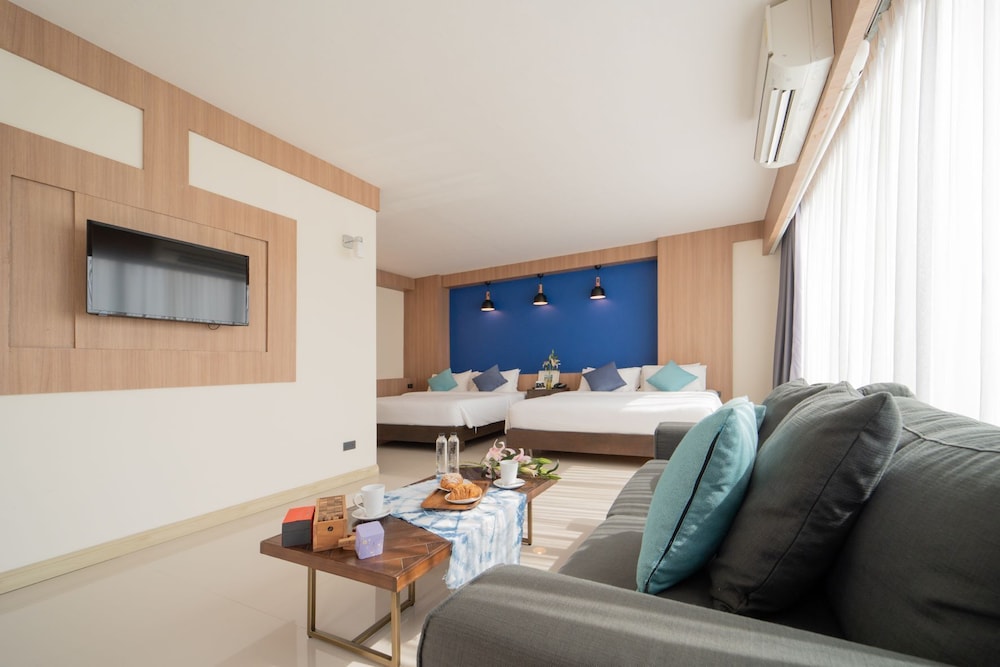 

Bari - Thalang - The Sixteenth Naiyang Beach Hotel SHA Plus