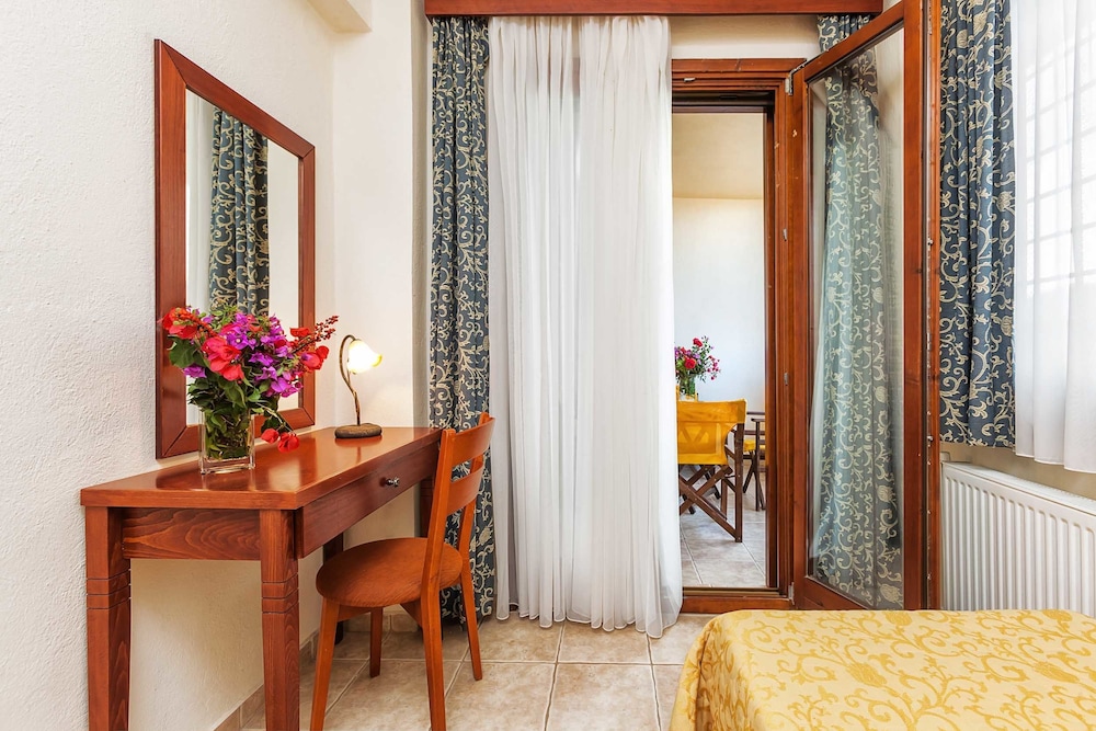 

Bologna - Pefkohori - Akritas Ef Zin Villas & Suites