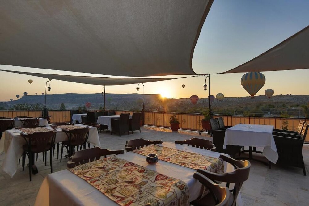 

Milano - Avanos - Cappadocia View Suit