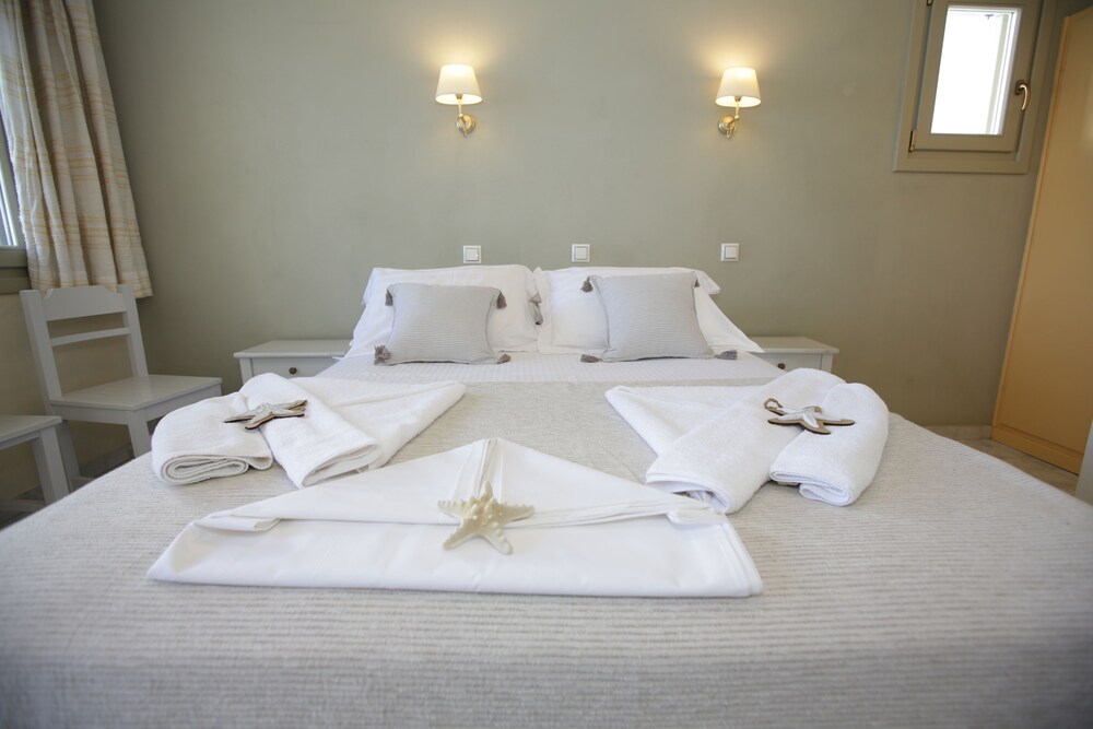 

Milano - Naousa, Paros - Alexandra's Rooms