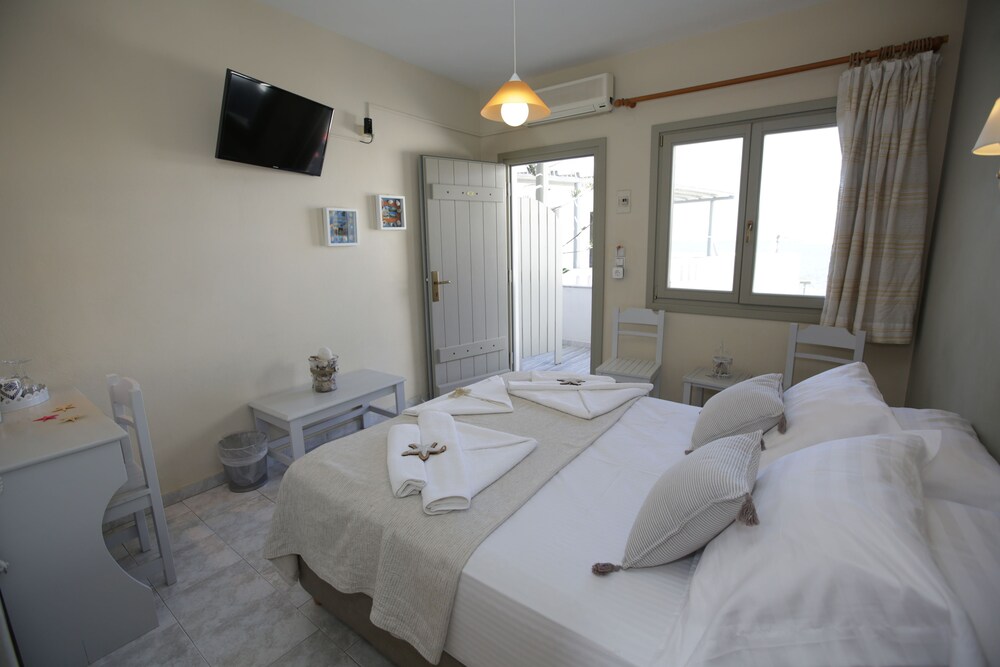 

Milano - Naousa, Paros - Alexandra's Rooms