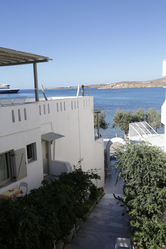 

Milano - Naousa, Paros - Alexandra's Rooms