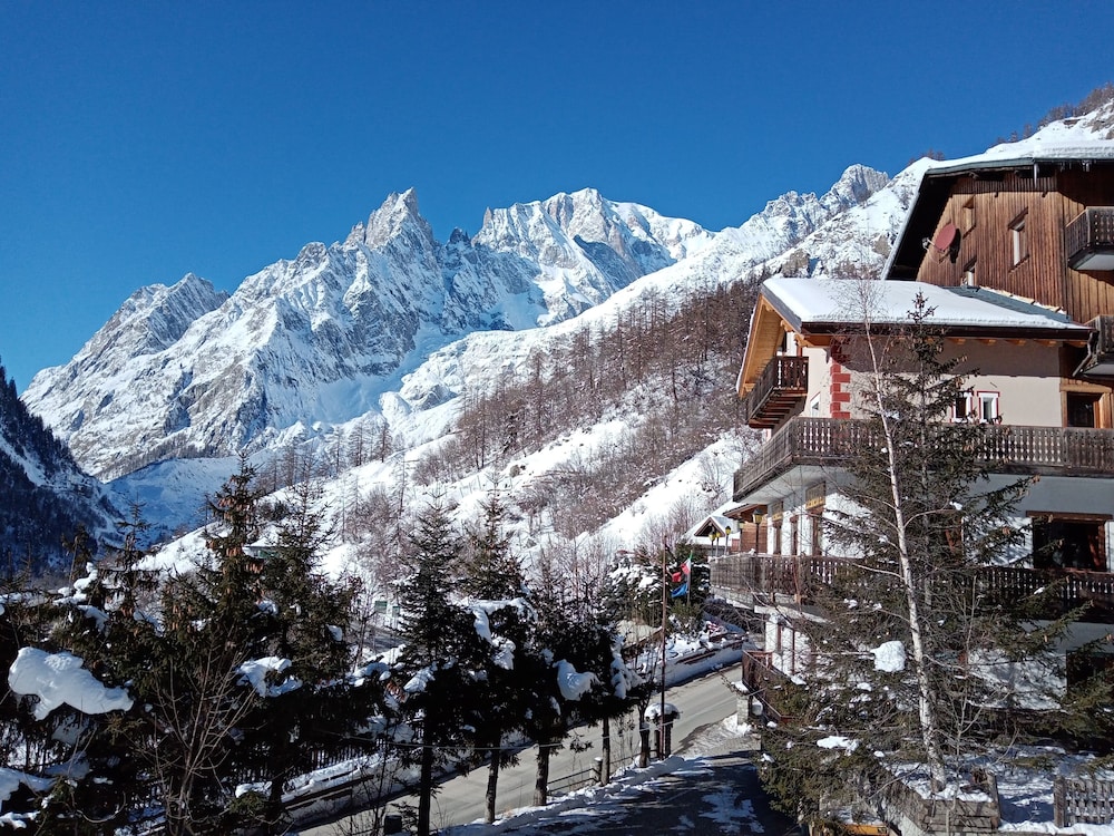 

Catania - Courmayeur - Hotel Astoria