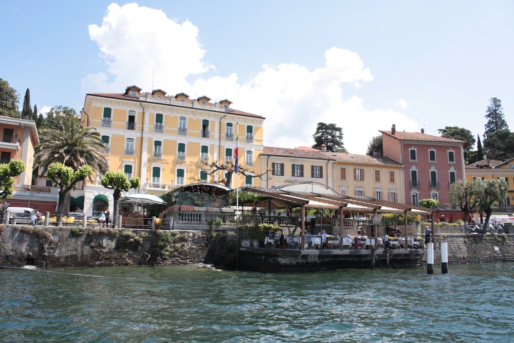 

Napoli - Mandello del Lario - Hotel Excelsior Splendide