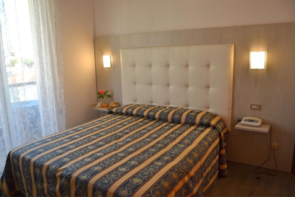 

Catania - Riviera Romagnola, Mare Italia - Hotel Vergilius