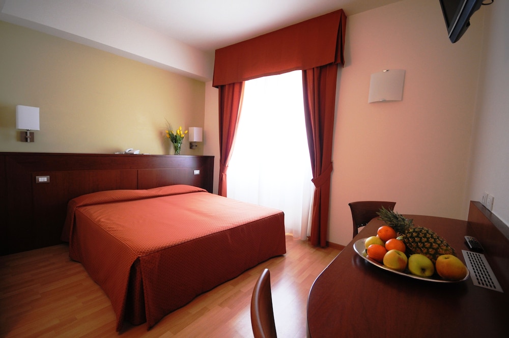 

Bologna - Chiavenna - Hotel Conradi