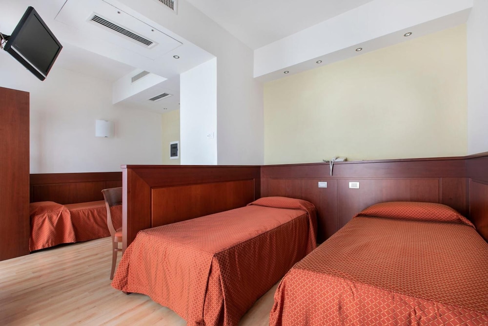 

Bari - Chiavenna - Hotel Conradi