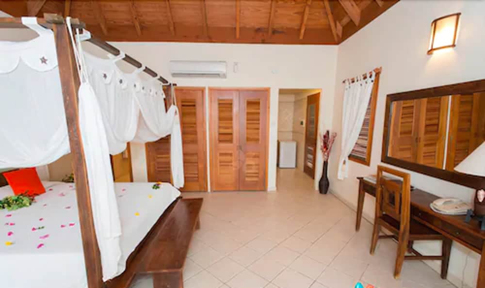 

Milano - English Harbour - Antigua Yacht Club Marina
