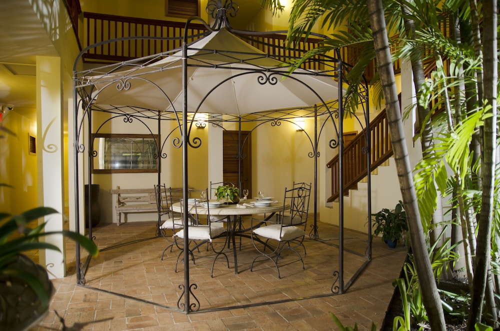 

Milano - English Harbour - Antigua Yacht Club Marina