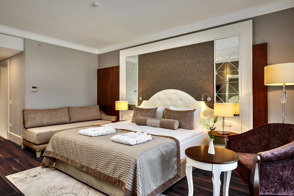 

Milano - Menderes - Sunis Efes Royal Palace Resort & Spa