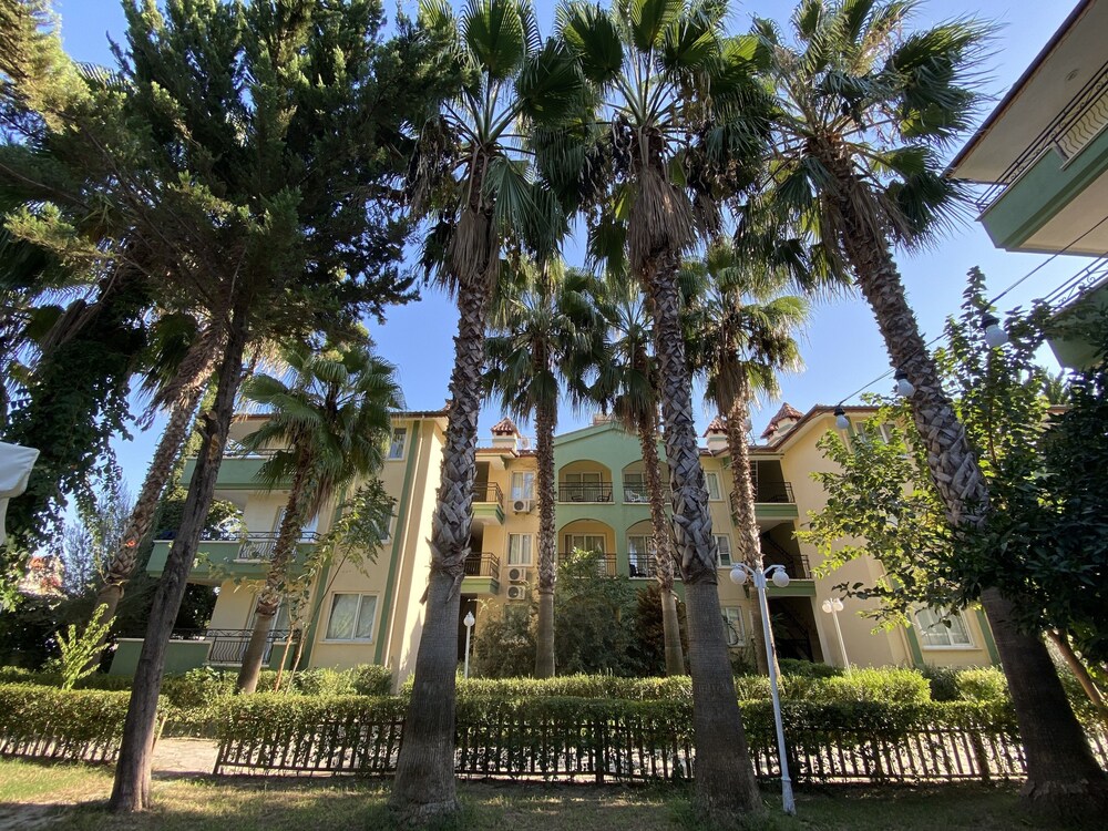 

Napoli - Side - Melissa Garden Apart Hotel