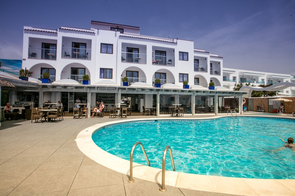 

Pisa - Playa d'en Bossa, Ibiza - Apartamentos Sal Rossa