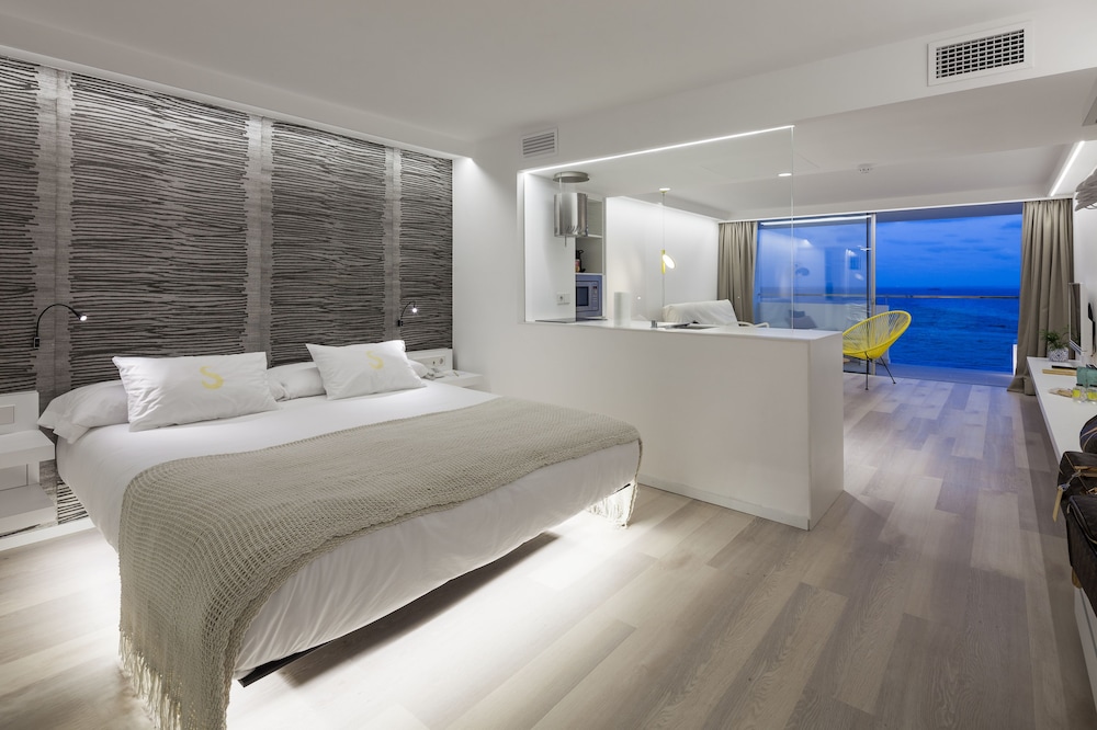 

Bologna - Ibiza città - Sud Ibiza Suites