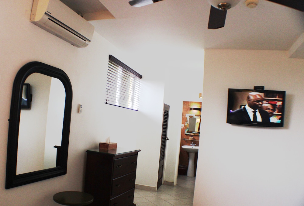 

Bologna - Montego Bay - Altamont West Hotel