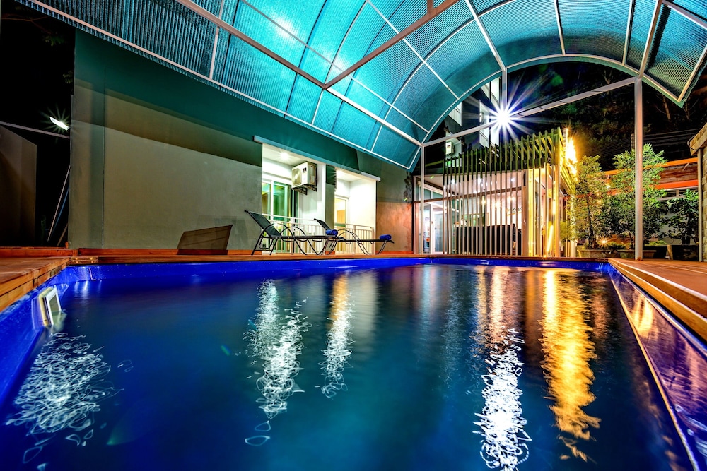 

Bologna - Thalang - Naiyang Place - Phuket Airport