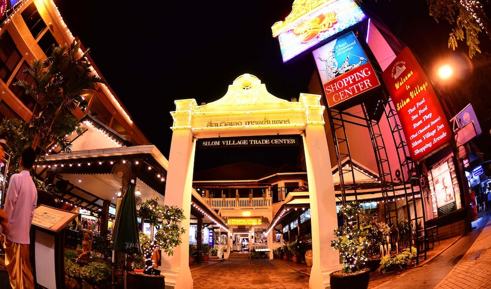 

Napoli - Bangkok - Silom Village Inn