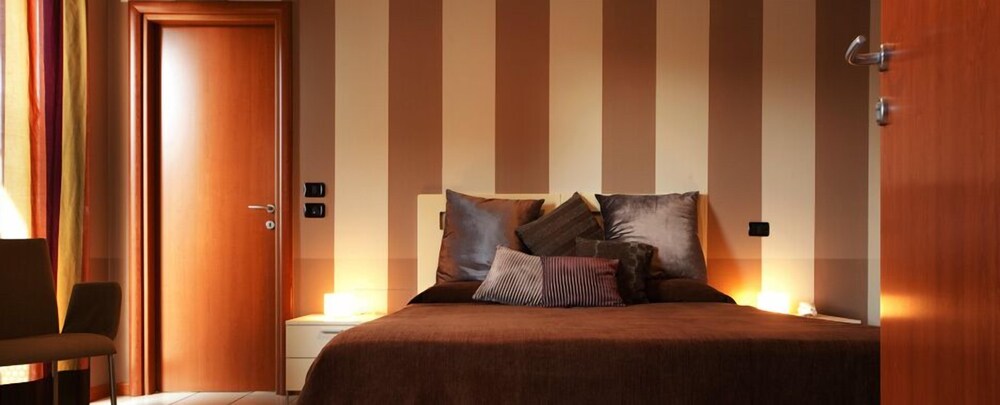 

Milano - Santo Stefano Belbo - Agorà Hotel