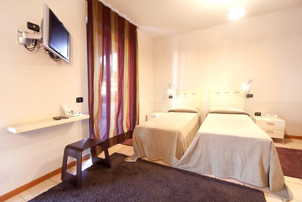 

Milano - Santo Stefano Belbo - Agorà Hotel