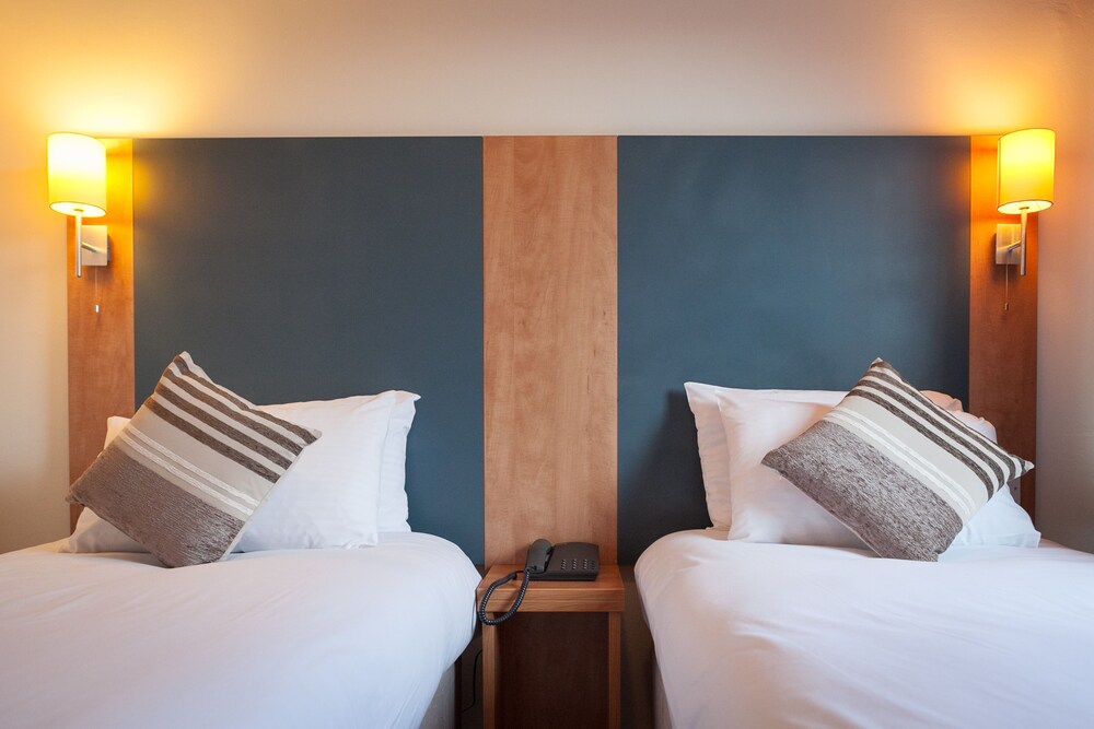 

Bologna - Cardiff - Celtic International Hotel Cardiff Airport