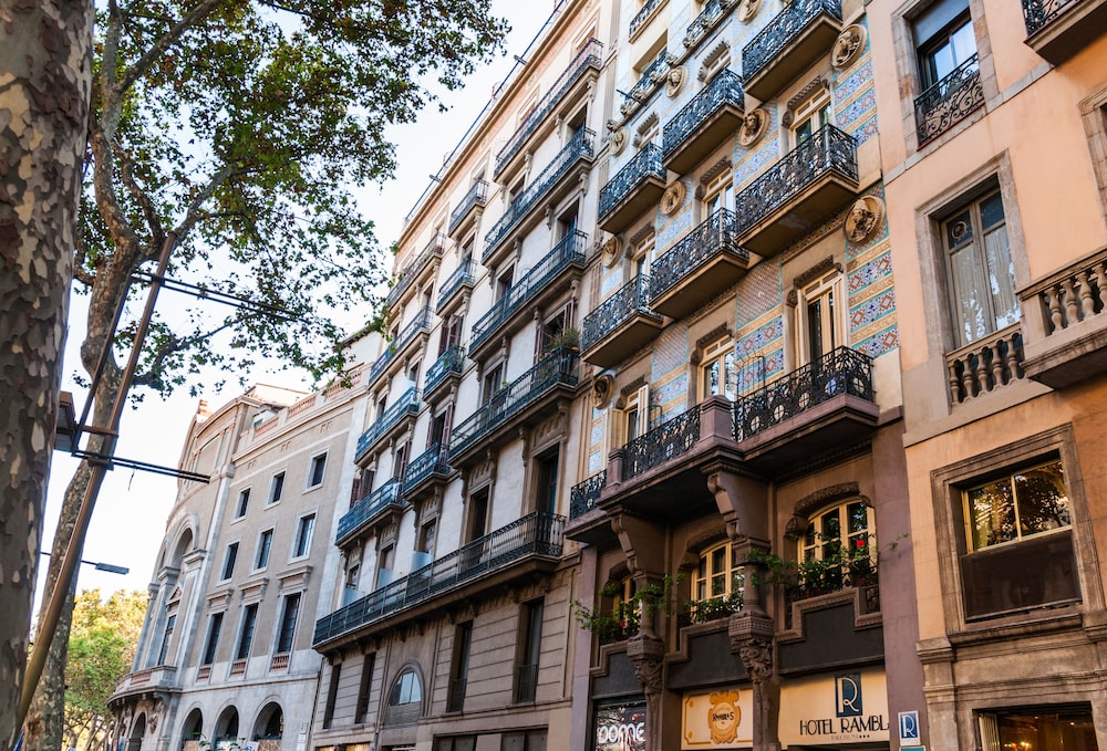 

Napoli - Aeroporto di Barcellona - El Prat de Llobregat - Ramblas Barcelona