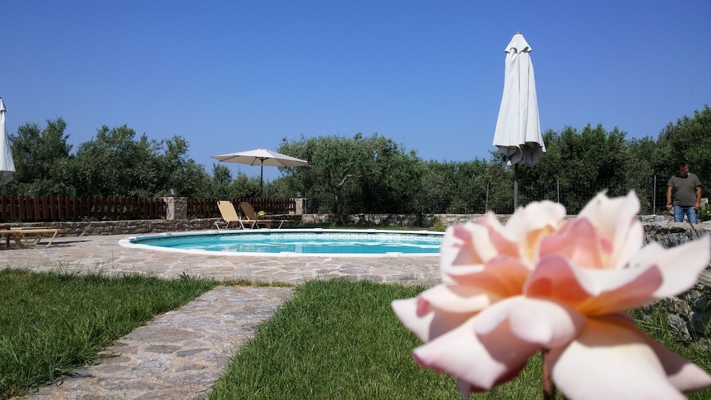 

Bari - Kalyves - Stratos Villas