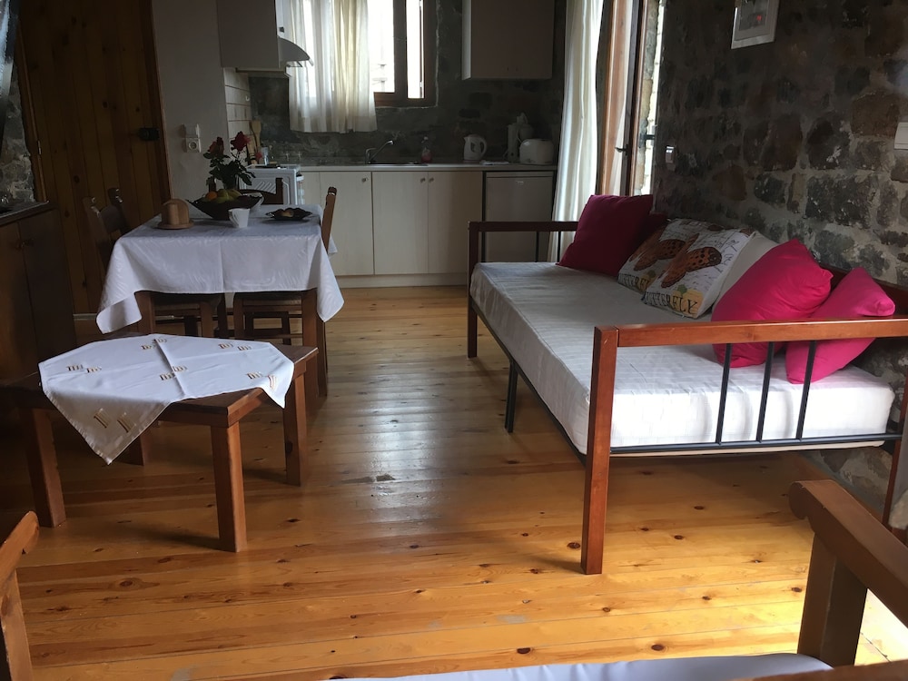 

Genova - Kalyves - Stratos Villas