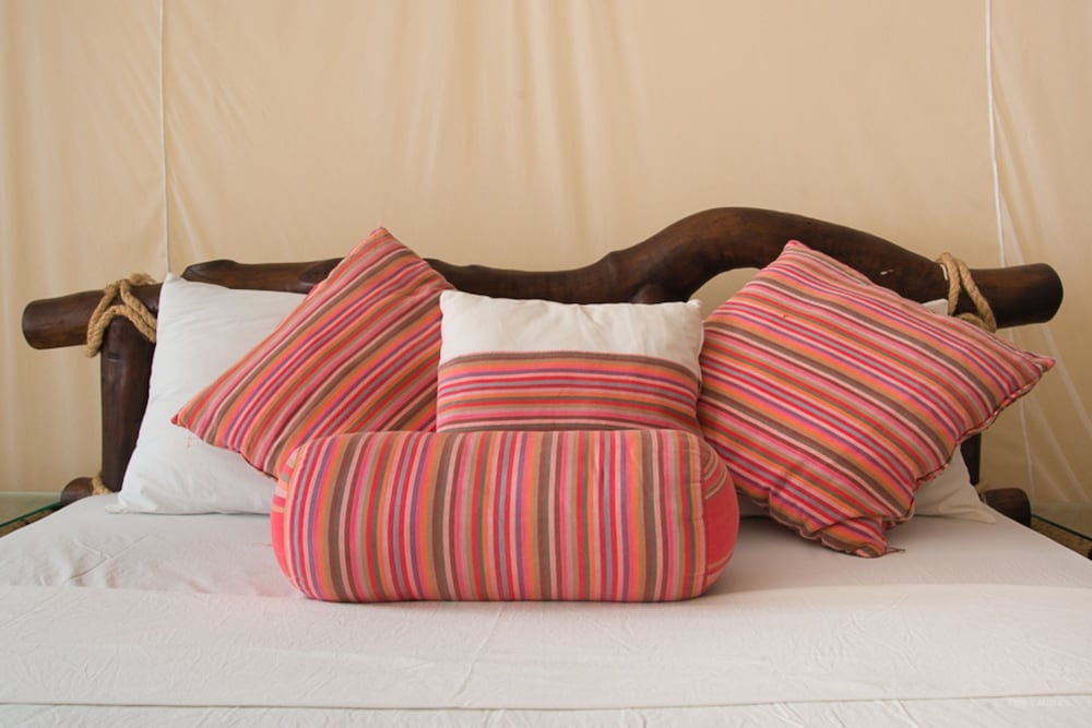 

Milano - Tiwi - Bahari Dhow Beach Villas