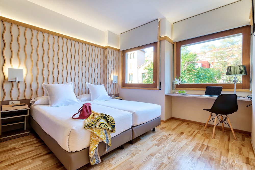 

Milano - Sant Cugat del Vallès - Bonanova Suite Hotel