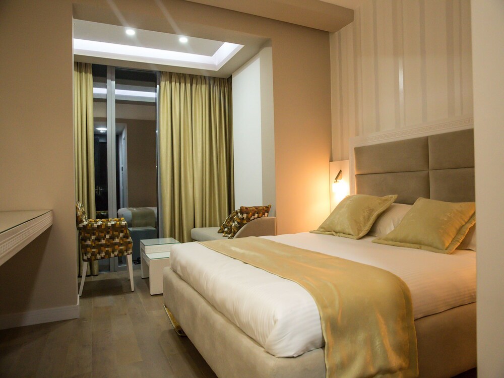 

Lamezia Terme - Tirana - New W Hotel