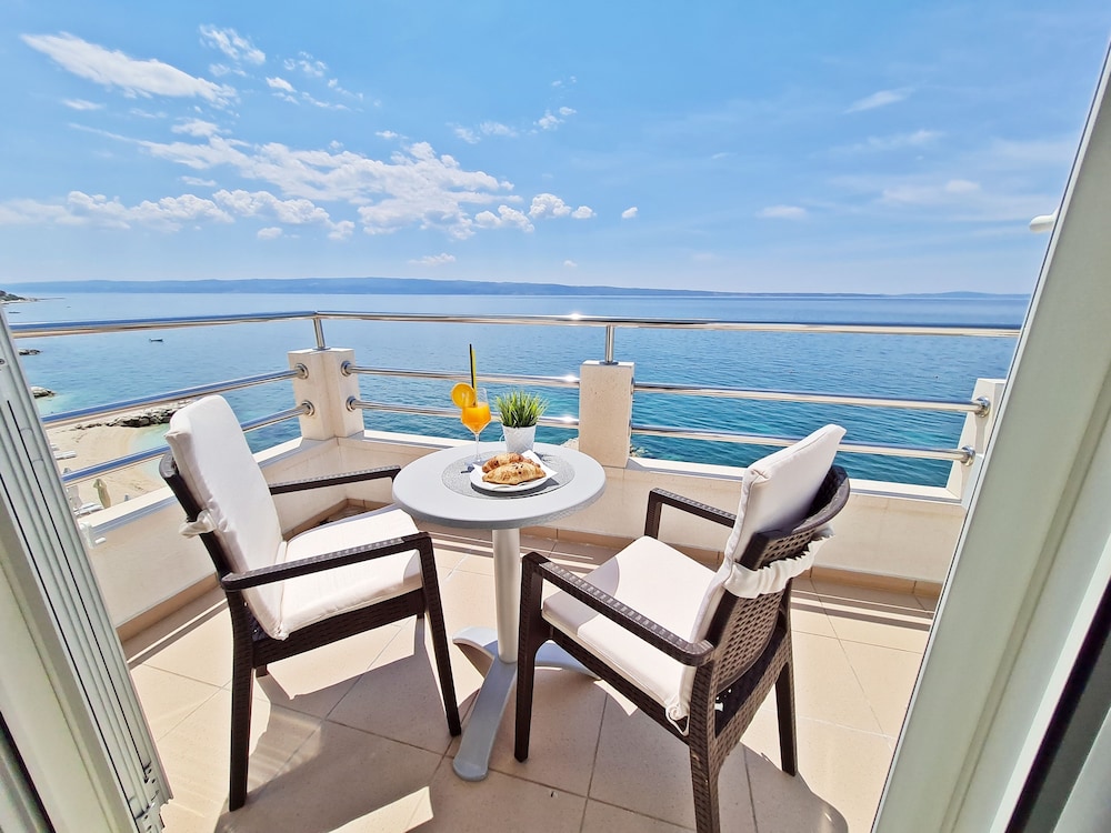 

Napoli - Podstrana - Hotel Sunce