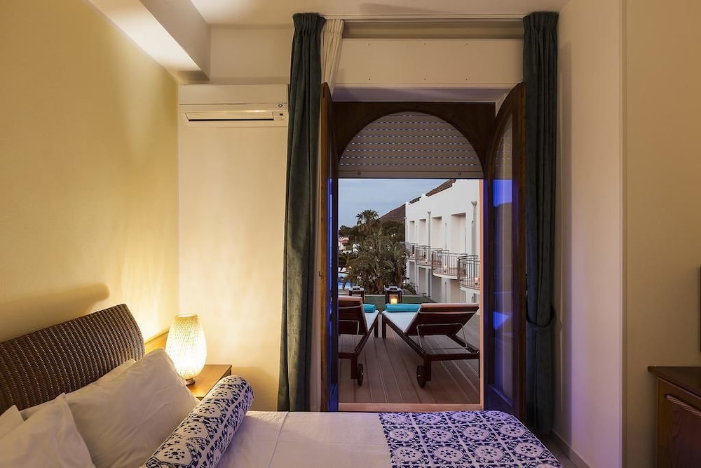 

Napoli - Lipari, Isole Eolie - Hotel Orsa Maggiore